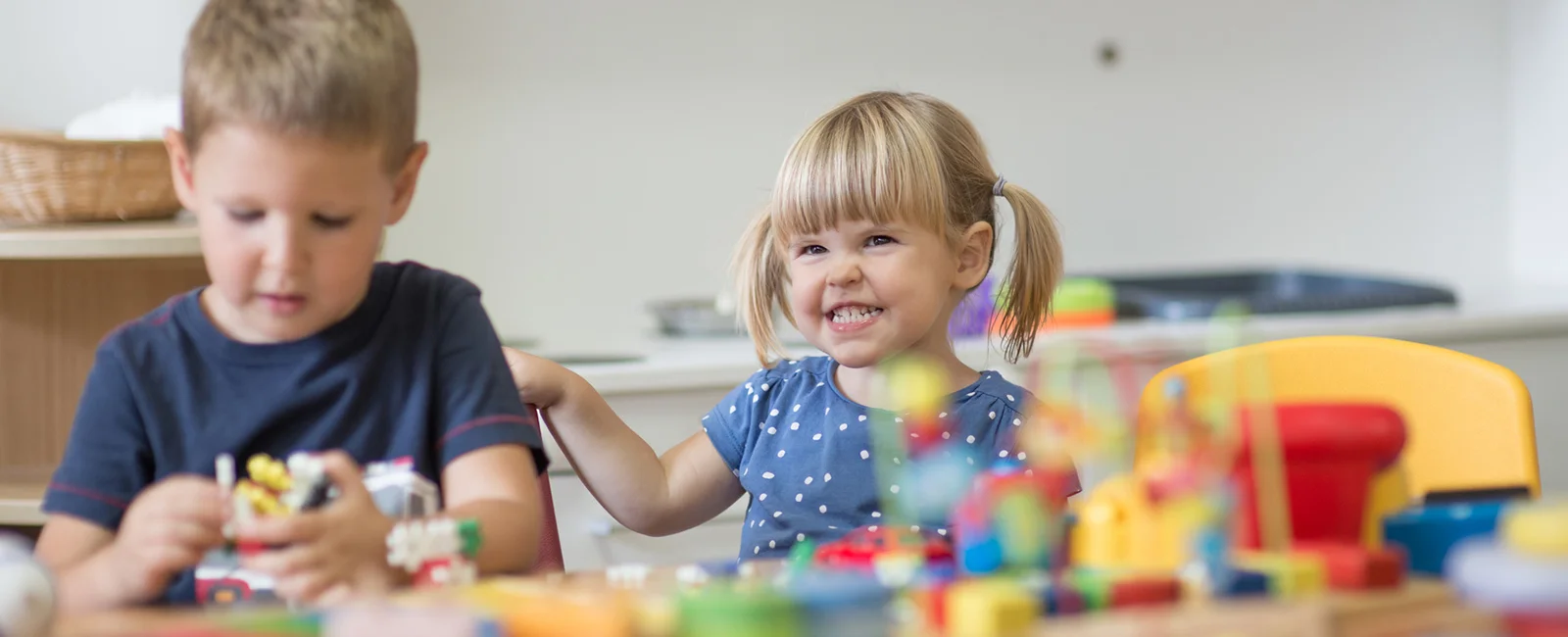 Kinder am Spielen Vereinbarkeit, Kita, Kinderbetreuung, Arbeit