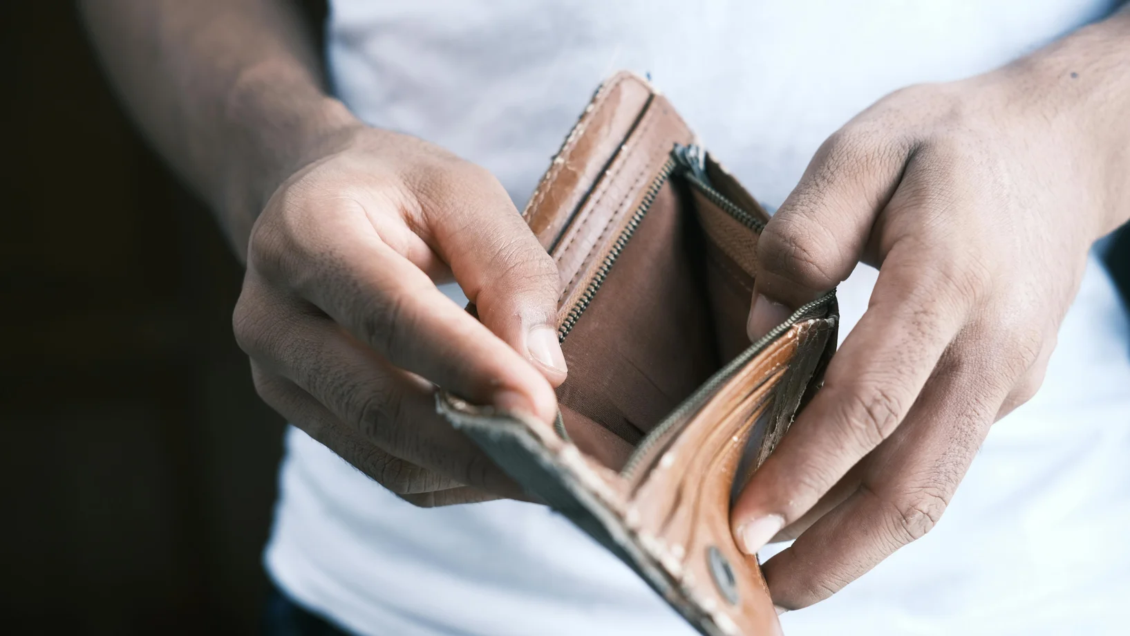 Person holding an empty wallet